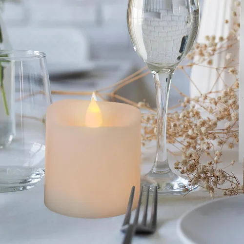 Vista 2 de Juego de velas parpadeantes sin llama de 3 x 3 pulgadas de cera real LED de 600 horas con temporizador remoto, control para fiesta de boda en Marfil