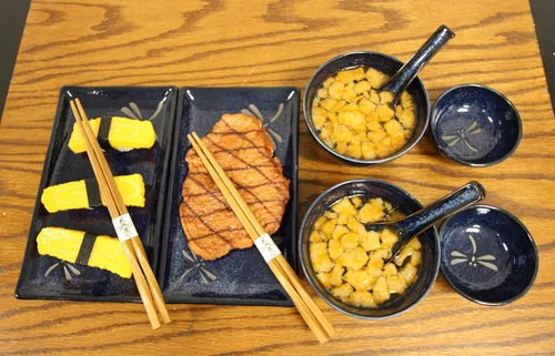 Vista 7 de Ebros Gift Juego de 10 platos japoneses de porcelana azul Tombo Dragonfly para sushi para 2 personas, pares de platos de sushi, cuencos de sopa