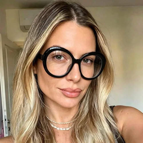 Vista 3 de willochra Lentes de lectura redondos de gran tamaño estilo Oprah con bisagra de resorte para computadora con bloqueo de luz azul para mujeres y Negro