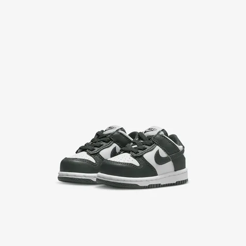 Vista 792 de Nike Kid's Dunk Low Sneaker