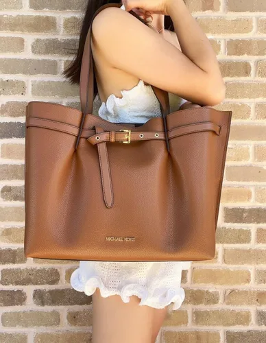 Vista 6 de Michael Kors Emilia Bolso de hombro grande con triple compartimento de cuero