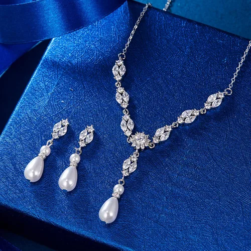 Vista 4 de EleQueen Juego de joyas de boda para mujer, con perlas simuladas, circonia cúbica, collar floral nupcial, aretes y pulsera