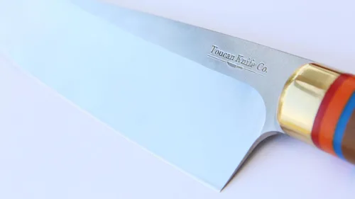 Vista 3 de TOUCAN Cuchillo de chef – Cuchillo de cocina de hoja de 8 pulgadas – Cuchillos de acero japonés de alta dureza y mango multicolor – Cuchillos