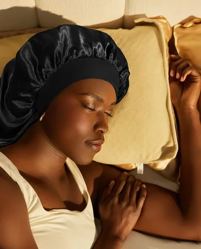 Vista 2 de AWAYTR Gorro largo de satén para mujer, gorro de seda de 2 capas para trenzas, gorro de dormir elástico con gorro de noche de banda ancha (negro)
