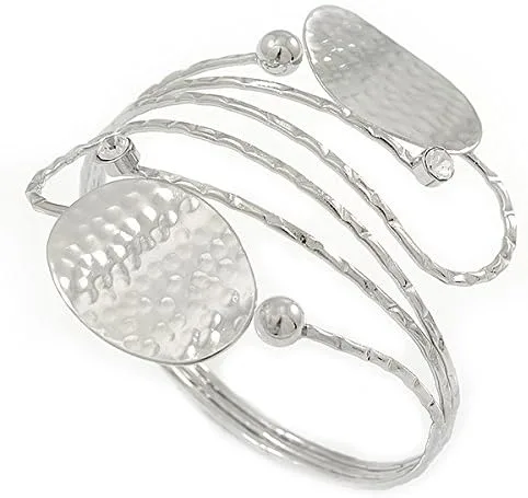 Vista 4 de Brazalete con hoja ovalada martillada chapada en plata, ajustable, Cristal, Sin gemas.