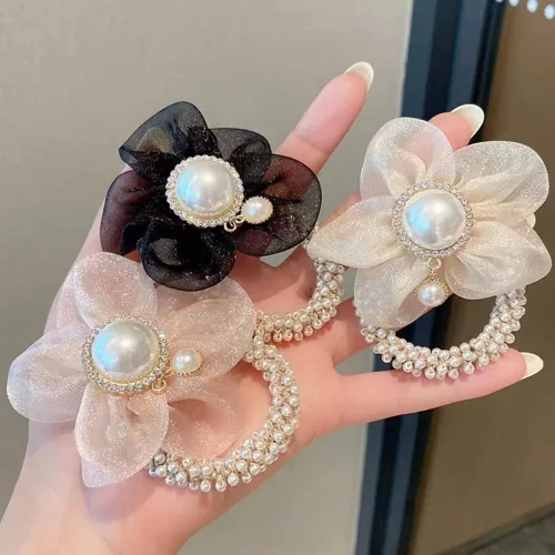 Vista 6 de LOVEF Banda elástica de pelo de perlas de flores de moda, accesorio para cola de caballo para damas, mujeres y niñas, juego de 4