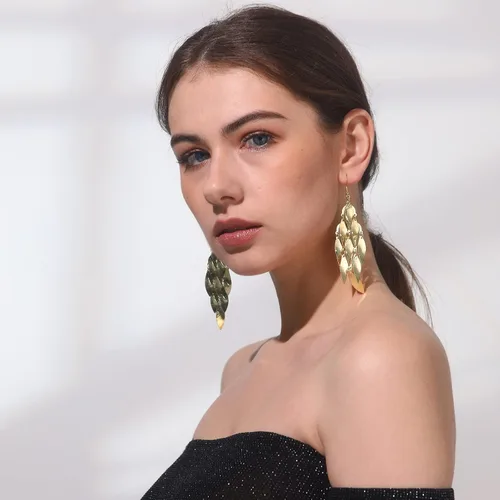 Vista 4 de Aretes de hoja en capas - Aretes de araña ligeros para mujer, aretes vintage