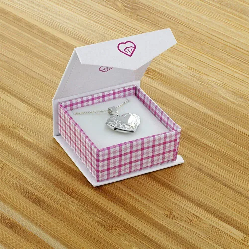 Vista 5 de In Season Jewelry Collar con colgante de medallón de fotos de corazón pequeño de amor en tono plateado, ideal para niños pequeños y niñas pequeñas