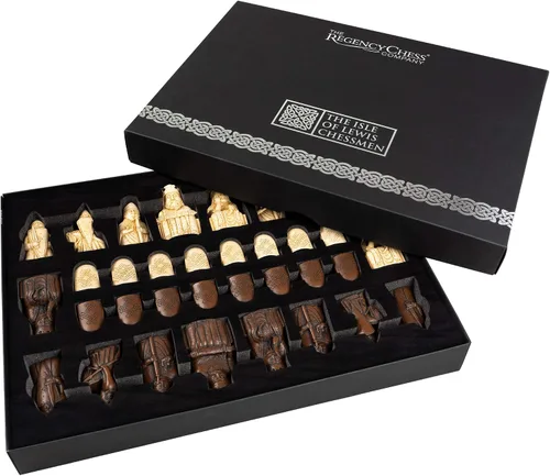 Vista 6 de The Isle of Lewis Chessmen - Juego de ajedrez oficial de Lewis Regency - 4 edición Queen