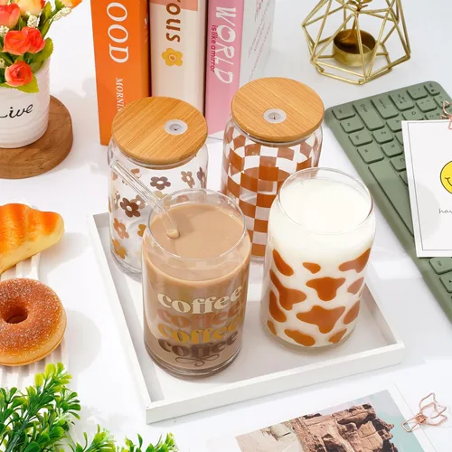 Vista 3 de Whaline Paquete de 4 vasos bohemios de 16 onzas con estampado de vaca, margaritas y flores a cuadros, con tapas de bambú, cepillos de limpieza