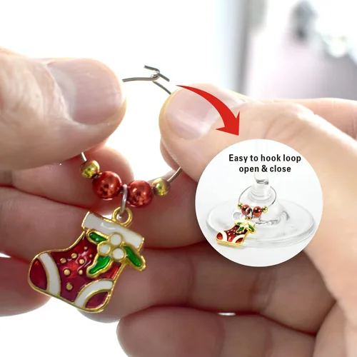 Vista 3 de Encantos para Copas de Vino de Navidad: Suministros de Decoración Temática Navideña Ideales para Fiestas de Cata de Vinos