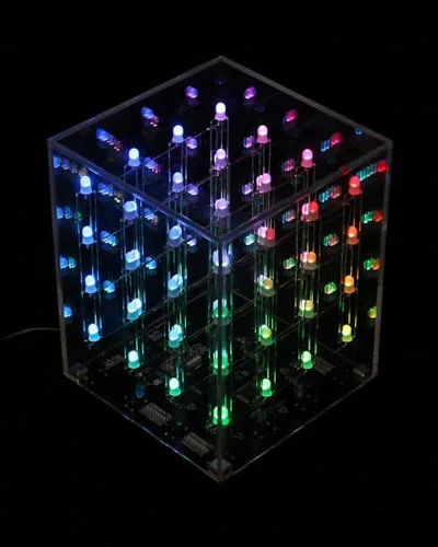 Vista 5 de 4 Cube, escultura de luz animada
