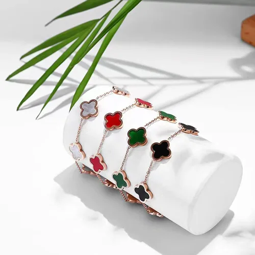 Vista 5 de Juego de pulseras de trébol de la suerte para mujer, chapadas en oro de 18 quilates, joyería simple y bonita para mujeres y niñas, regalo (rojo)