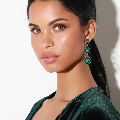 Vista 16 de EleQueen Pendientes de cristal austriaco en tono dorado para mujer, forma de pera de 2.5 pulgadas, color esmeralda