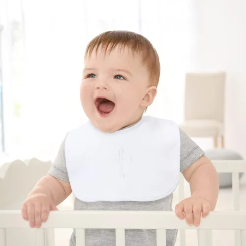 Vista 7 de Hicarer 5 piezas de regalos de bautismo para niños y niñas, incluyendo babero blanco bordado cruz babero bautizo zapatos y calcetines para bebé bebé