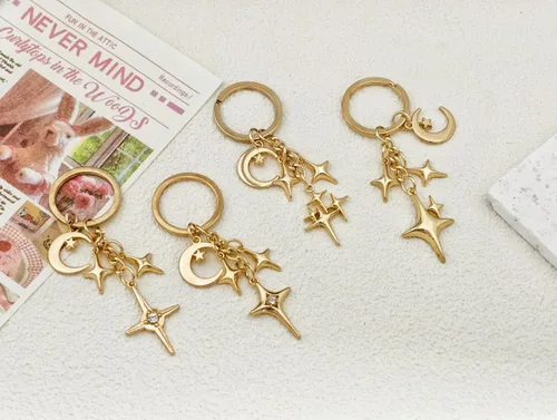 Vista 4 de Llavero de estrella brillante dorado con dije celestial, llavero de metal duradero para llaves, bolsas, regalo estético, decoración de fiesta