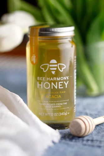 Vista 2 de Bee Harmony - Miel cruda de acacia húngara, 12 onzas Premium Raw 100% Honey, Rare Varietal, Exceptional Flavor, Vanilla & Apricot Notes, U.S.