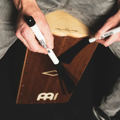 Vista 7 de Brocha clásica para cajón con mango de vinilo flexible Meinl Percussion CB1 14, 1/4", par (video)