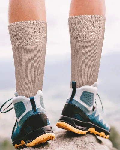 Vista 2 de TINKUY PERU - Calcetines de senderismo cálidos, calcetines térmicos de invierno de lana de alpaca para bebé