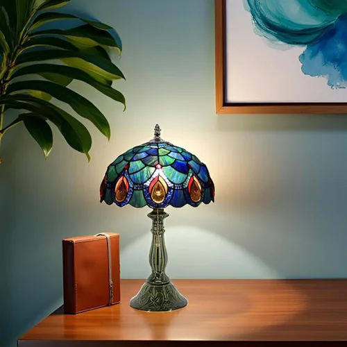Vista 4 de Tiffany Style Stained Glass Table Lamp 18.5 Inch - Blue Peacock Tail 12X12X18.5 Inch, E26 Bulb Base，Pull Chain Switch, Ceramic Base, Bedside