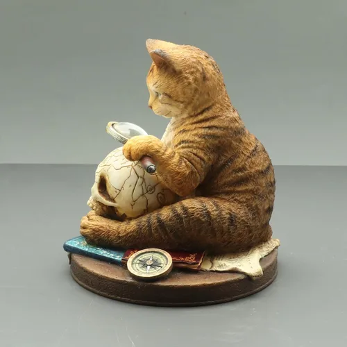 Vista 4 de Veronese Design 4 1/2 pulgadas una estatua pintada a mano de resina real del investigador privado del gato del rascador de la cabeza