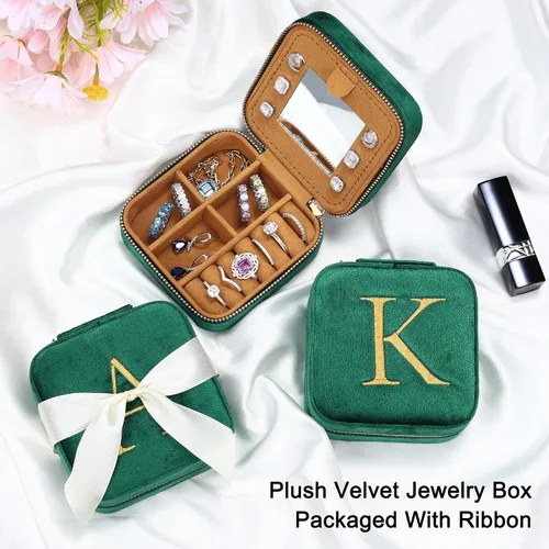 Vista 2 de Parima Joyero organizador de viaje Joyero de terciopelo personalizado con inicial, pequeño joyero de terciopelo personalizado para viajes