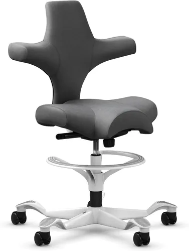 Vista 21 de HAG Capisco Sit to Stand - Silla de pie con marco negro, tapizada de ónix negro con anillo para el pie Negro Onyx