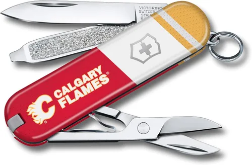 Vista 3 de Victorinox Classic SD Swiss Army – Navaja suiza de bolsillo compacta con 7 funciones, fabricada en Suiza, con hoja pequeña, destornillador y llavero