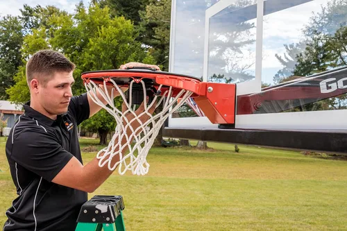 Vista 14 de Goalrilla El bloqueador de llantas de baloncesto protege tu aro con un sistema de bloqueo, color negro