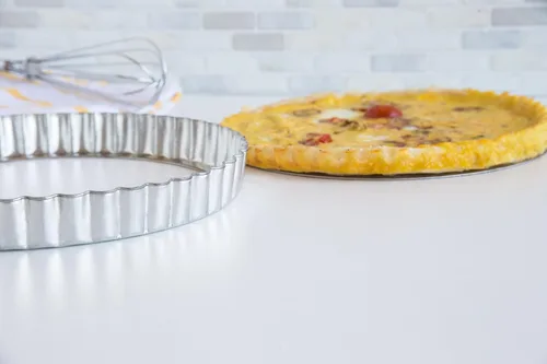 Vista 4 de Fox Run Sartén redonda para tarta/quiche con fondo extraíble, acero estañado, 8 pulgadas