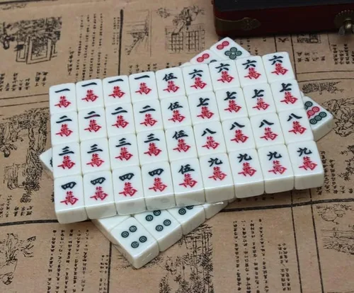 Vista 3 de Mini juego de viaje chino Mahjong Mahjong juego de viaje chino Mahjong juego de 144 azulejos Mahjong juegos con 2 dados de transporte estuche