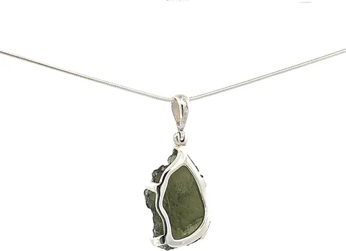 Vista 4 de Collar con colgante de moldavita por Stones Desire