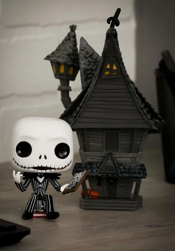 Vista 2 de Funko 42599 POP. Vinilo Town: Nightmare Before Christmas Jack's House W Figura coleccionable, multicolor, talla única de EE. UU