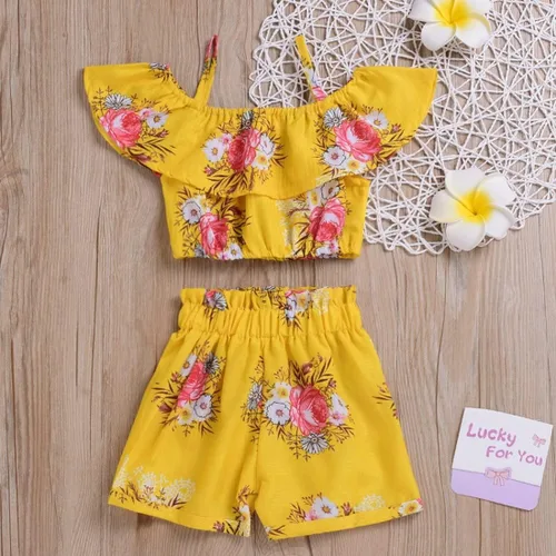 Vista 2 de Conjunto de ropa de verano con cuello halter floral y tirantes amarillos y pantalones cortos