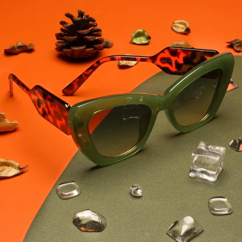 Vista 6 de Freckles Mark Gafas de sol de diseño de moda para mujer, lindas gafas de sol cuadradas de ojo de gato