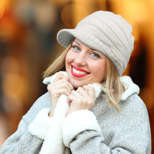 Vista 5 de SATINIOR Gorro de punto de invierno para mujer, gorro de ala de invierno para mujer, gorro holgado con visera, cálido gorro de calavera de Newsboy