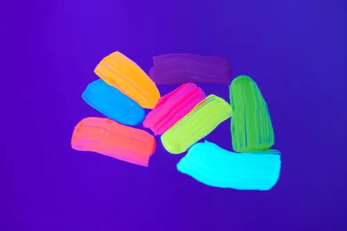 Vista 7 de Moon Glow - Máscara de cabello de neón Blacklight con rayas de 0.51 onzas – Brilla intensamente bajo luces negras/iluminación UV, Rosa intenso
