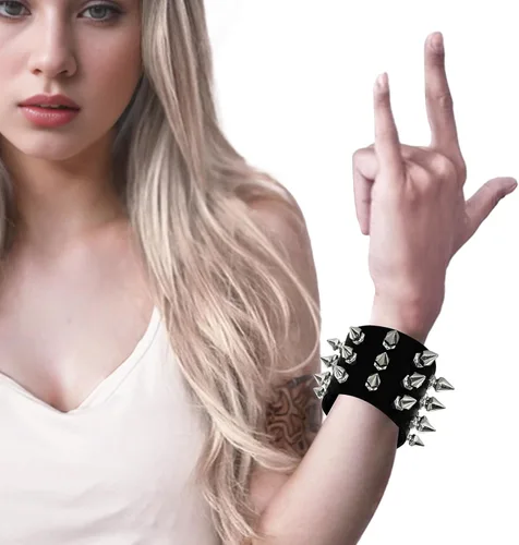 Vista 3 de Gvhntk Pulsera de cuero con tachuelas de clavos, gargantillas góticas de metal punk, brazalete negro para mujeres y hombres