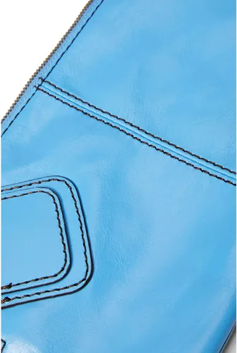 Vista 4 de HOBO Sable - Bolsa de muñeca para mujer, construcción de cuero pulido con correa de muñeca circular, bolsa práctica y compacta