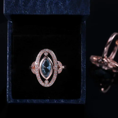 Vista 5 de Anillo de compromiso para mujer, chapado en oro rosa y oro blanco, corte marquesa de imitación azul aguamarina CZ