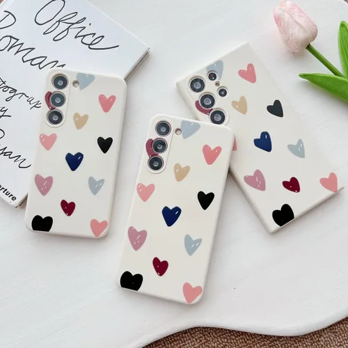 Vista 4 de Funda de teléfono con forma de corazón para Samsung Galaxy S25, linda funda de silicona femenina de silicona flexible con corazones kwaii, fundas