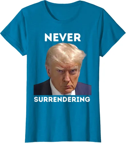 Vista 56 de Triumph Never Surrendering - Camiseta Trump Mug Shot, Negro