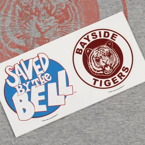 Vista 4 de Camiseta y calcomanías de la NBC de The Bell Bayside Tigers, logotipo envejecido