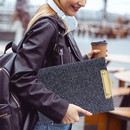 Vista 4 de Piasoenc Portapapeles de Acrílico, Tablero con Clip de Purpurina Elegante con Clip Dorado de Perfil Bajo, Diseñado para Uso en Aula, Escuela y Negro