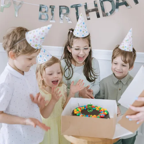 Vista 28 de Velas de número 9 arcoíris con número 3D para decoración de fiesta de pastel de cumpleaños, suministros de celebración de aniversario de boda