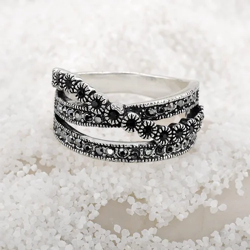 Vista 5 de Mytys Crossover Statement Rings for Women 18k Gold Band Ring Black Marcasite Wide Chunky Twist Rings