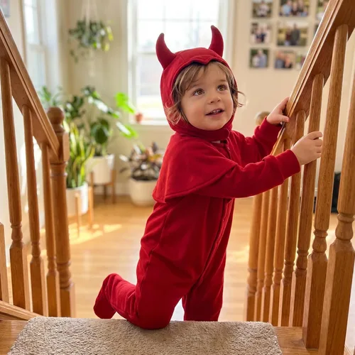 Vista 5 de Disfraz de animal de Halloween para bebé, mameluco con pies y cremallera con sombrero separado Red Devil