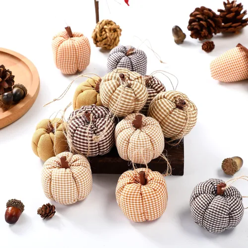 Vista 2 de Hiboom 12 adornos de calabaza de fieltro de otoño para decoración 3D de Acción de Gracias, 6 estilos, tela a cuadros, bellota, adorno colgante