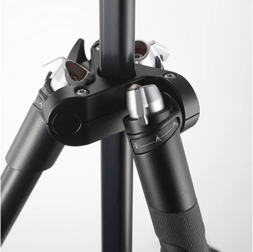 Vista 4 de Manfrotto, MKBFRA4-BH BeFree, trípode de aluminio compacto para viaje, color negro.