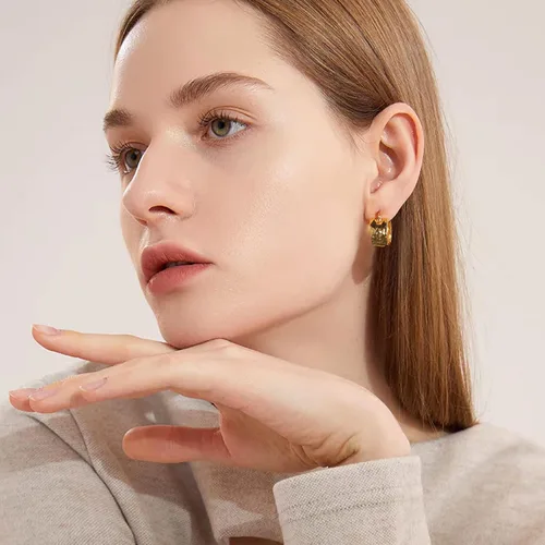 Vista 2 de Silver Earrings Hammered Small Chunky Hoop Earrings for Women A-oro de 14 quilates
